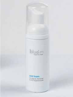 Cleaning foam for dental splints and dentures - gentle & effective